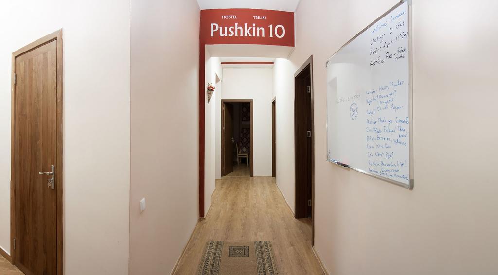 Pushkin 10 Hostel Tbilisi Buitenkant foto